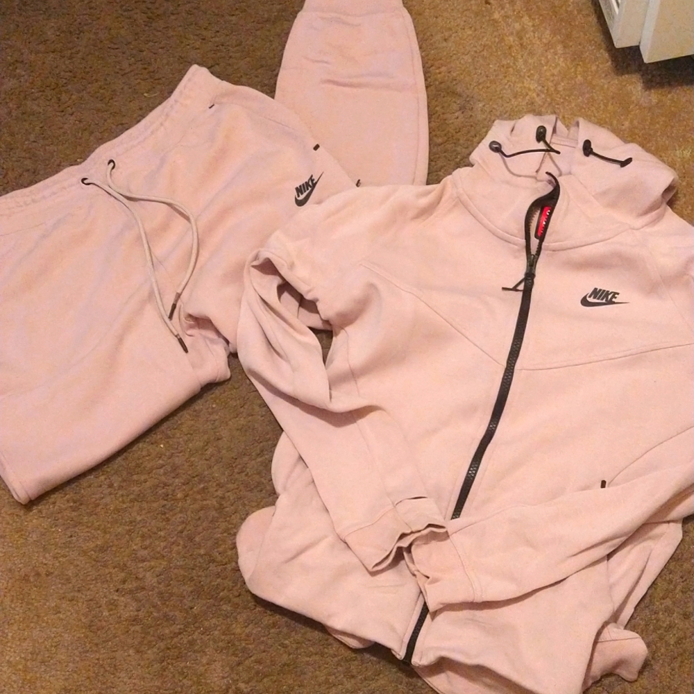 Nike track suit